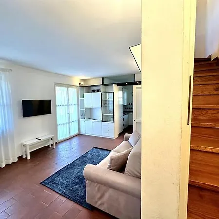 Golden Luxe - Private Garden Next The Sea Марина-ди-Пьетрасанта