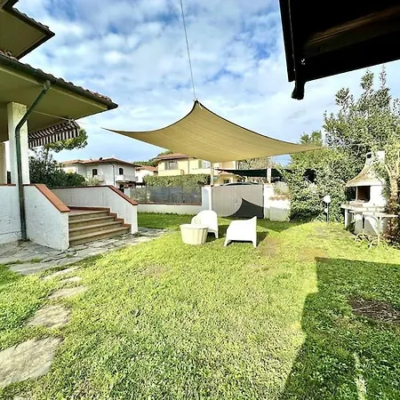 Semesterbostad Private Garden Next The Sea Marina di Pietrasanta